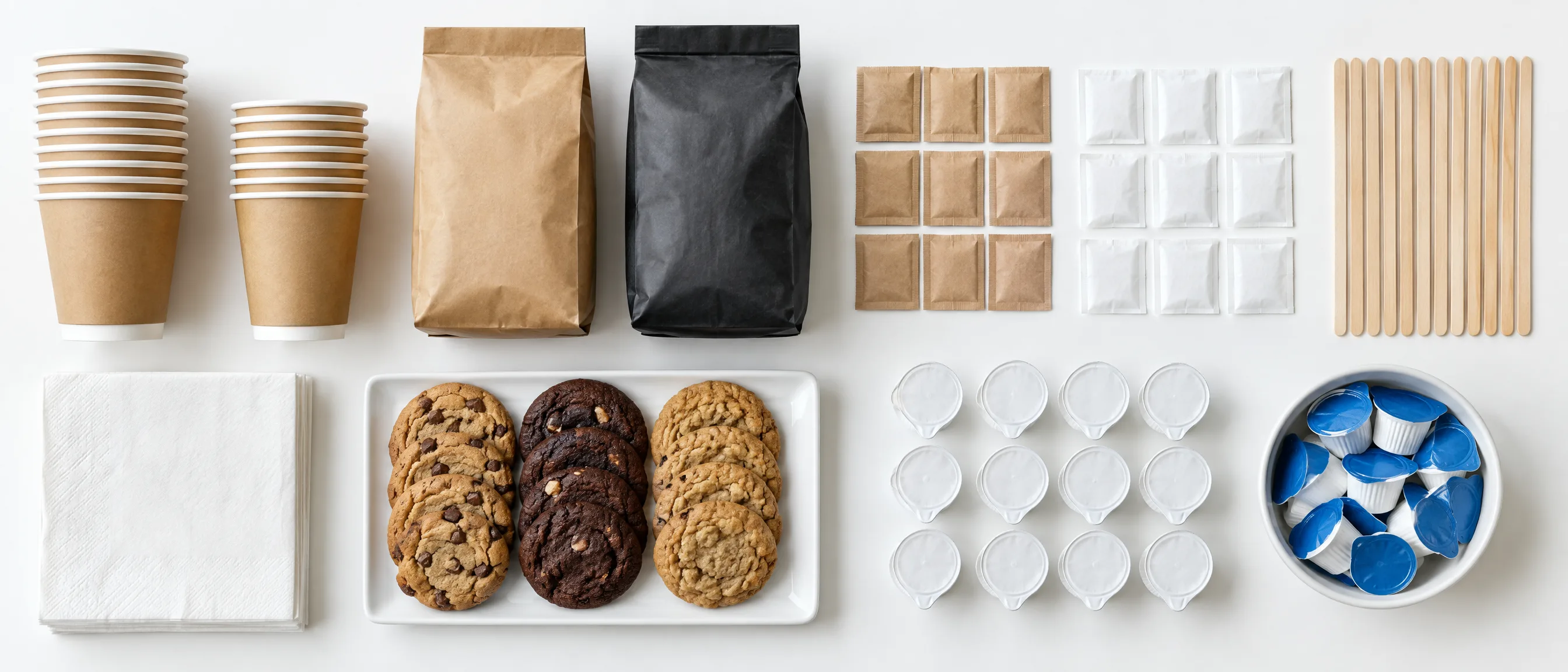 Insumos para cafeteria: vasos, cafe, galletas